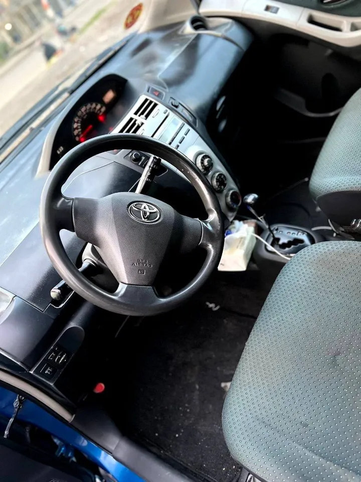 Toyota Yaris Compact 2008 – photo 7