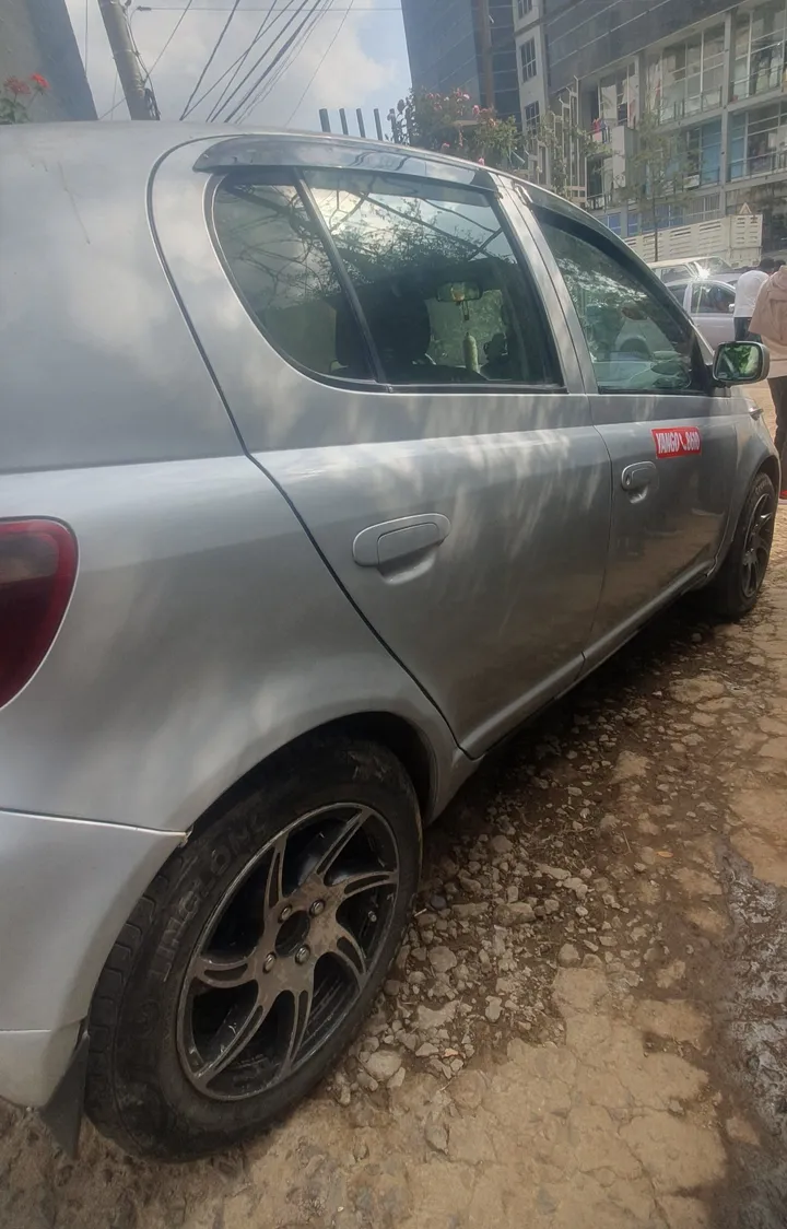 Toyota Vitz Automatic 2001 Model – photo 7