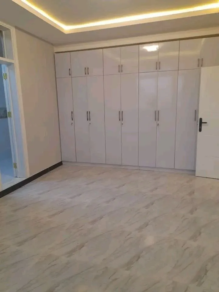 3 Bedroom Apartment Summit 72 – photo 6
