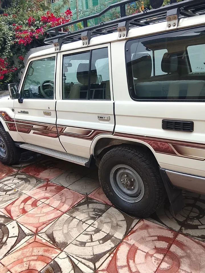 Toyota Land Cruiser 70 Series 2015 – photo 3