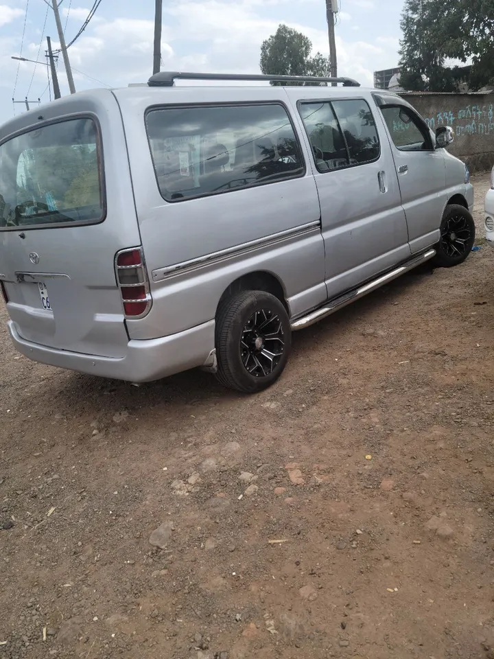 Toyota Hiace Van 2008 – photo 3