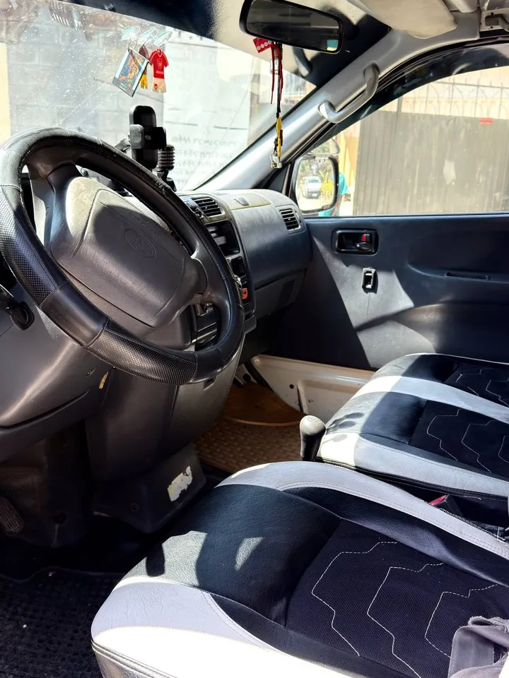 Toyota D4D 2006 Manual Van – photo 7