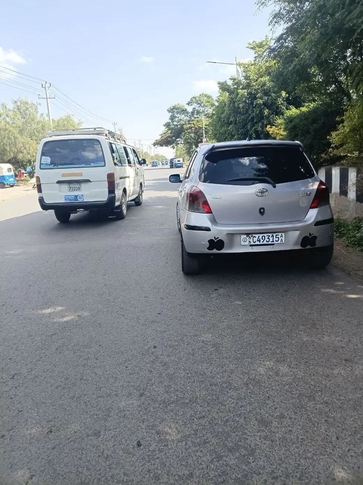 Toyota Yaris Compact 2008 – photo 4