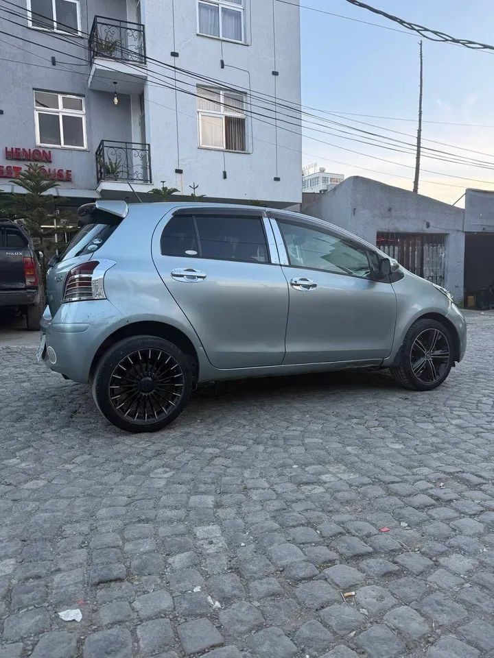 Toyota Compact 2010 Automatic – photo 5