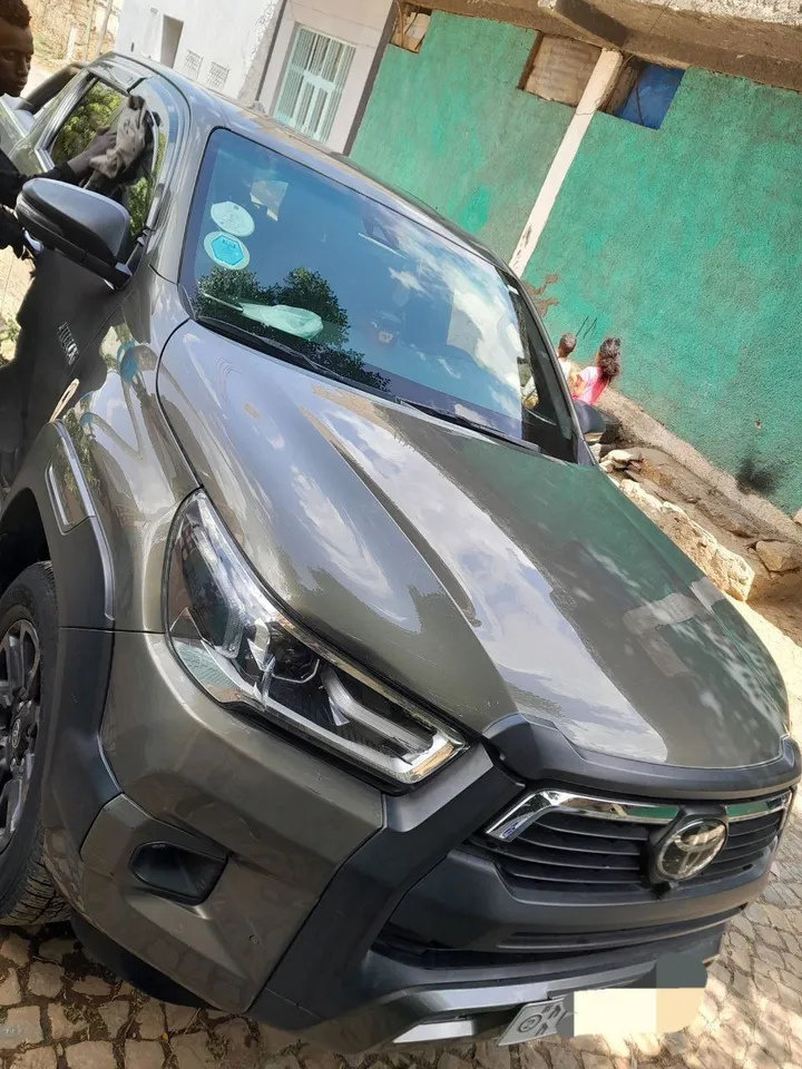 Toyota Hilux Invincible Double 2022 – photo 3