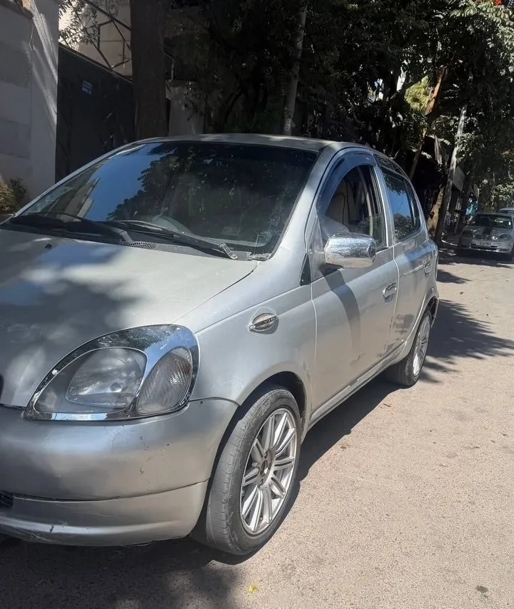 Toyota Vitz 2000 Automatic – photo 3
