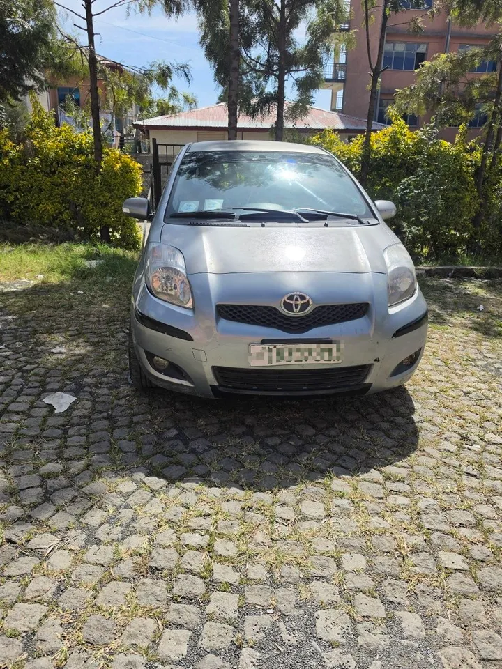 Toyota Yaris Compact 2010 – photo 6