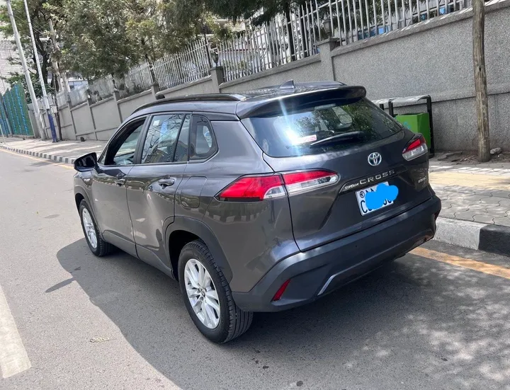 Toyota Corolla Cross Hybrid 2024 – photo 4