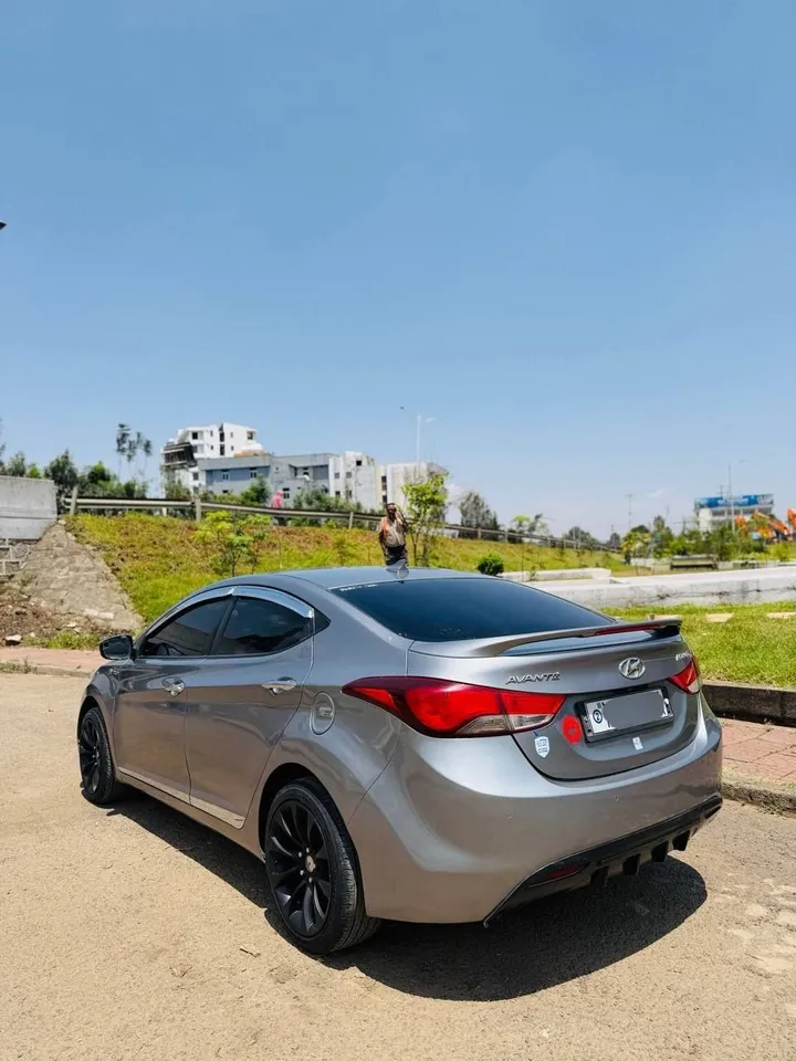 Hyundai Avante 2013 Automatic – photo 4