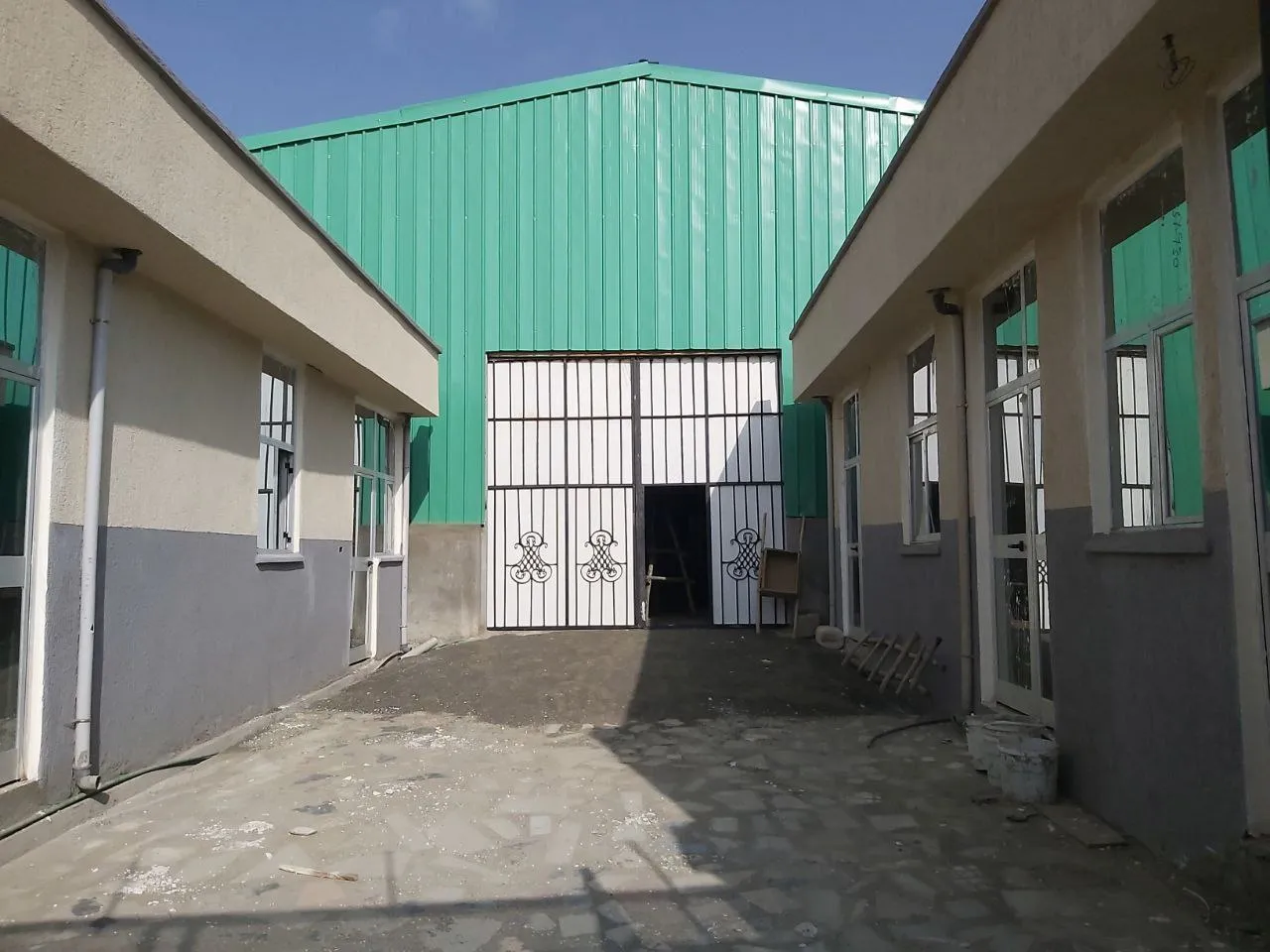 583 Sqm Warehouse with Services – photo 5