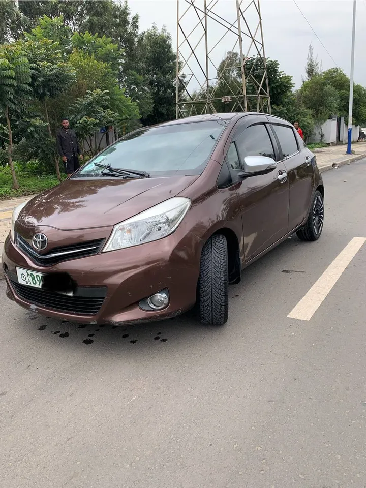 Toyota Yaris Jewel 2012 Automatic – photo 4