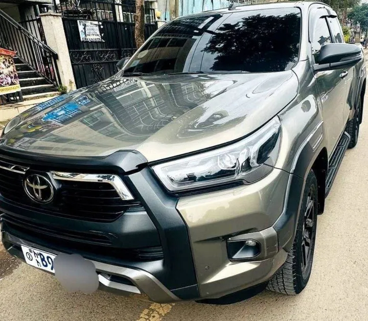 Toyota Hilux Invincible 2021 Automatic – photo 3