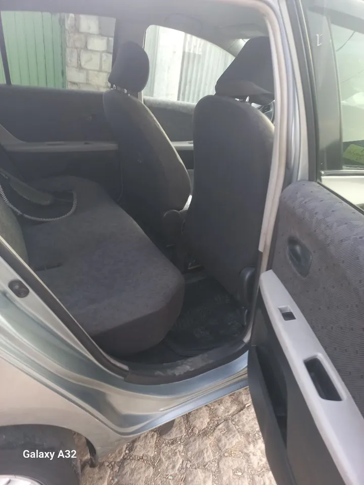 Toyota Yaris Compact 2010 – photo 4
