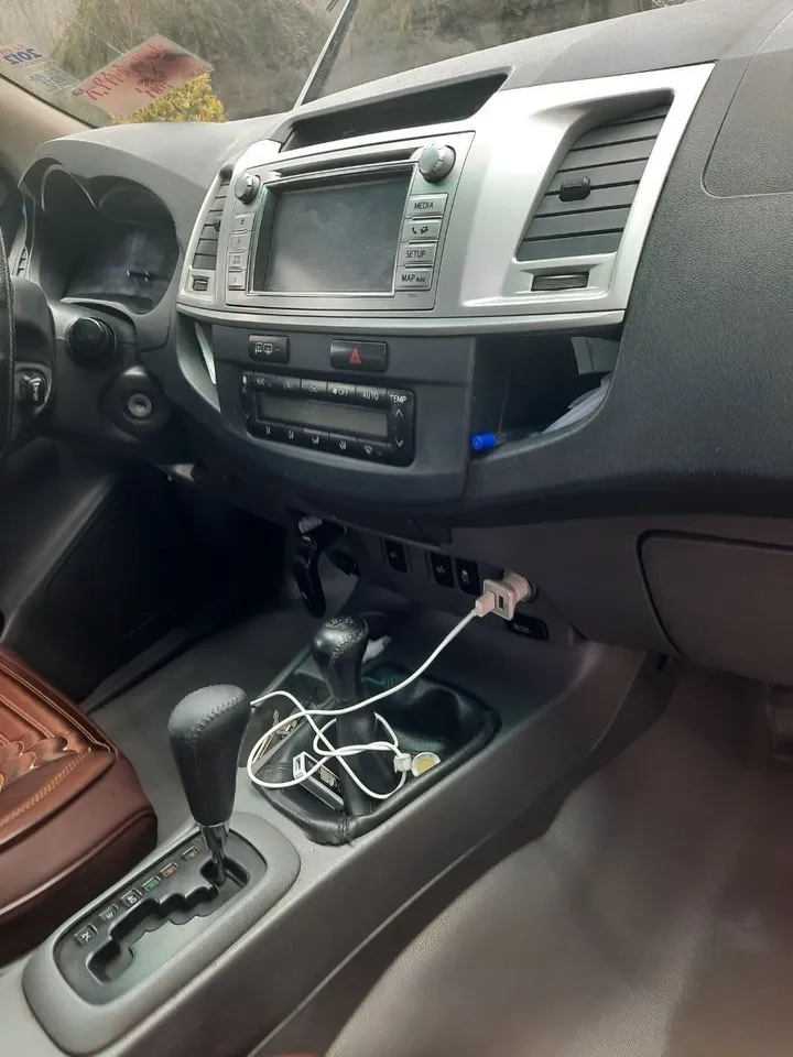 Toyota Hilux Vigo 2013 Automatic – photo 4