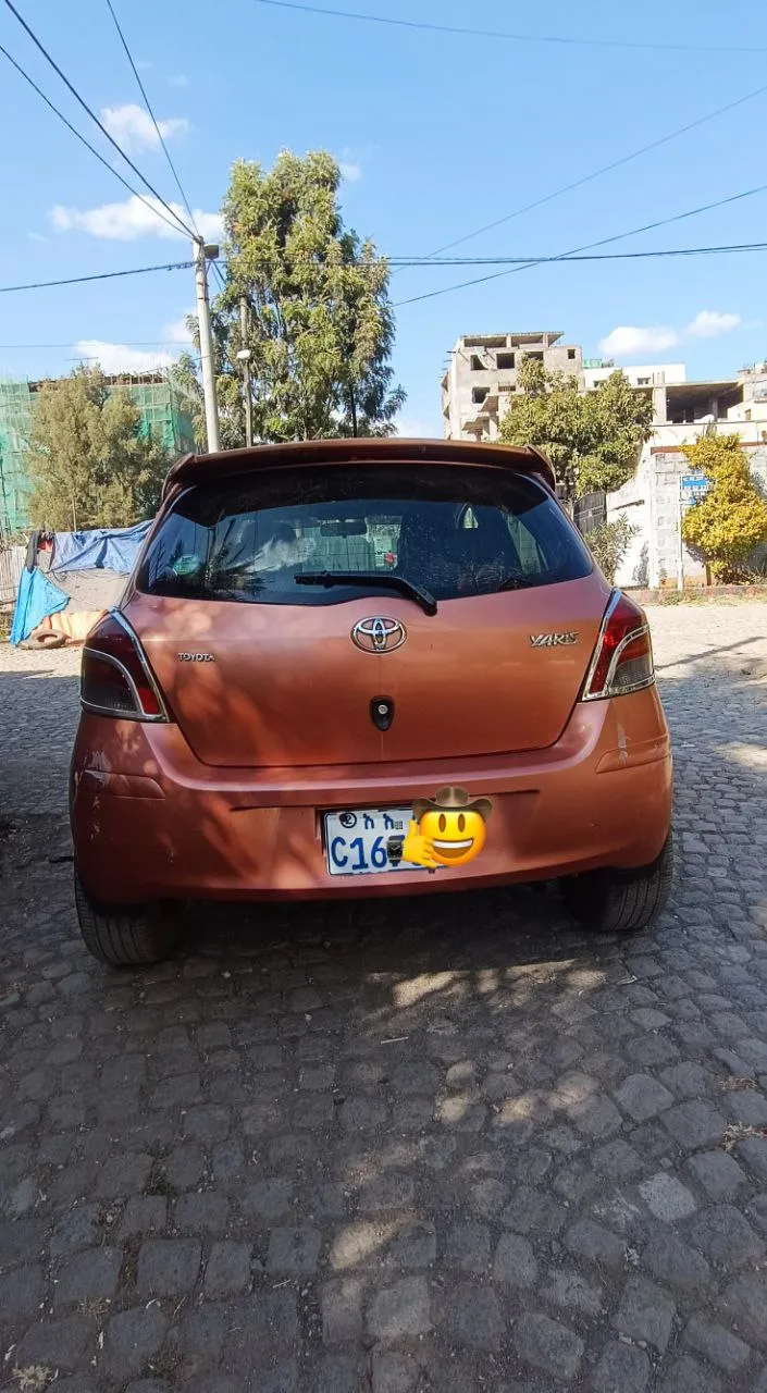 Toyota Yaris Compact 2010 – photo 3