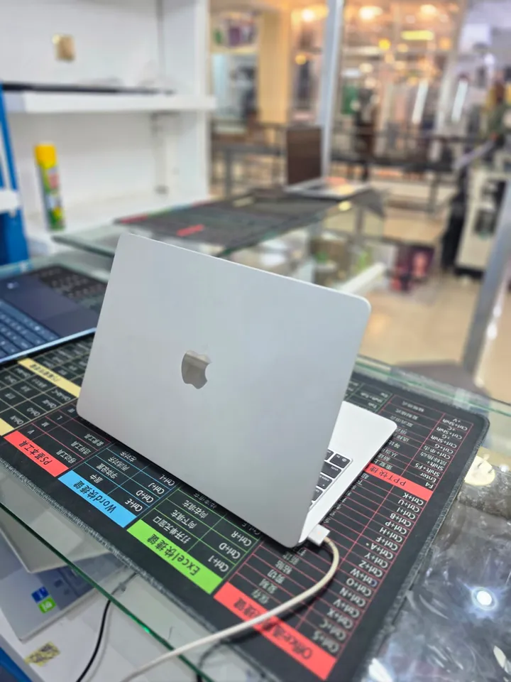Apple MacBook Air M4 2025 – photo 4