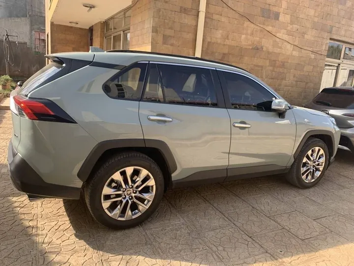 Toyota Rav4 2021 AWD SUV – photo 3