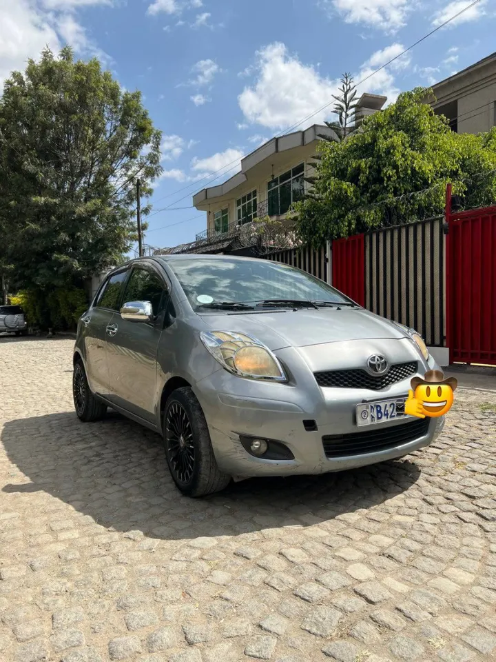 Toyota Yaris Compact 2010 Automatic – photo 6