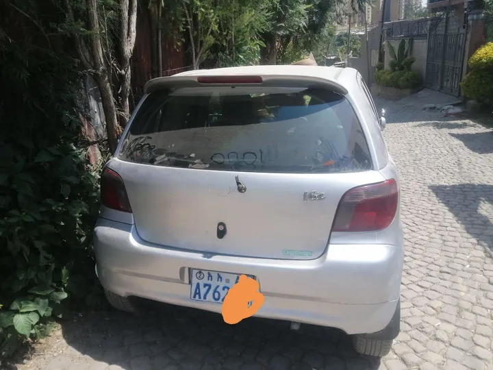 Toyota Vitz 2002 Automatic 1.3L – photo 4