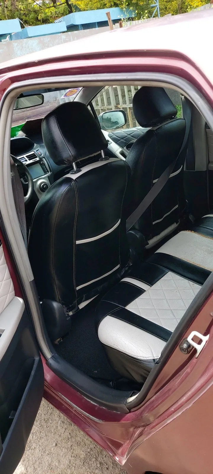 Toyota Yaris Compact 2010 – photo 8