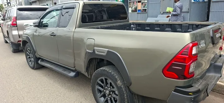 Toyota Hilux Invincible 2021 – photo 4