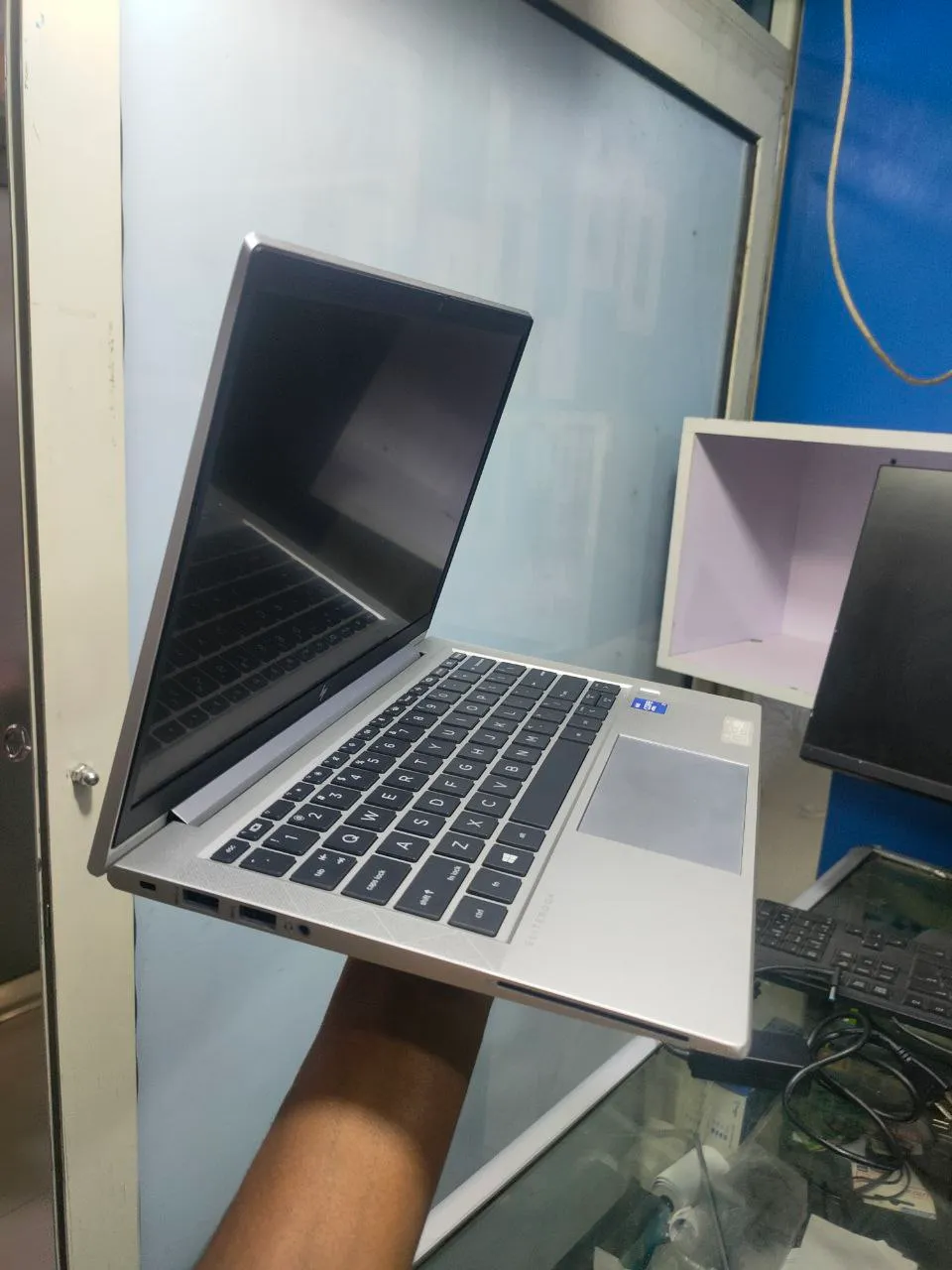 HP Elitebook 830 G8 Laptop – photo 3