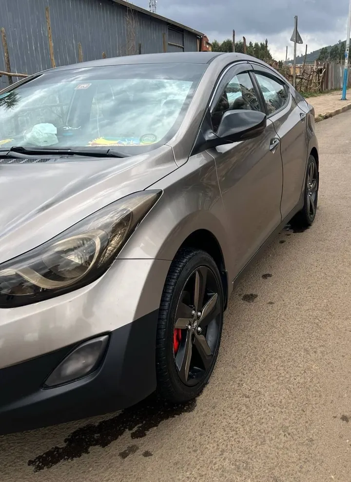 Hyundai Elantra 2012 Automatic – photo 3