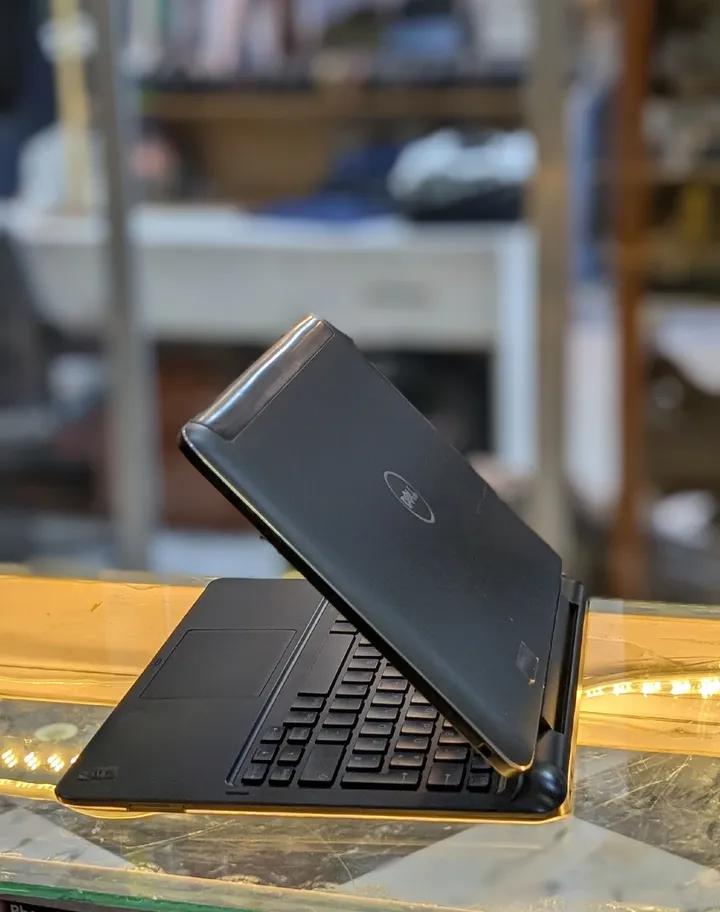 Dell 2-in-1 Detachable Celeron Laptop – photo 4
