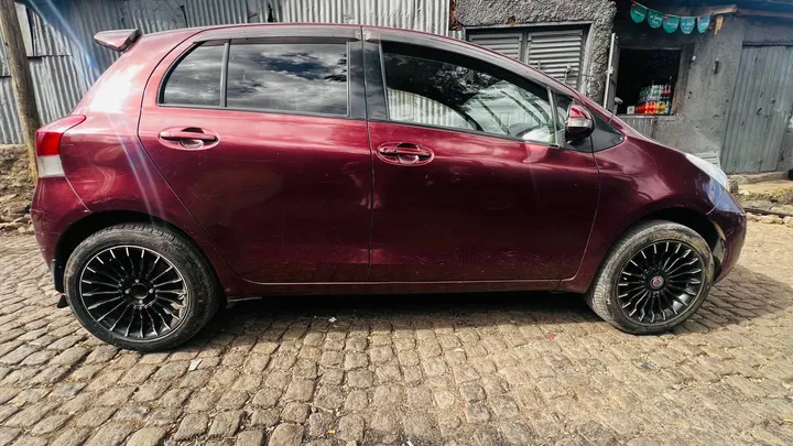 Toyota Yaris Compact 2010 – photo 5