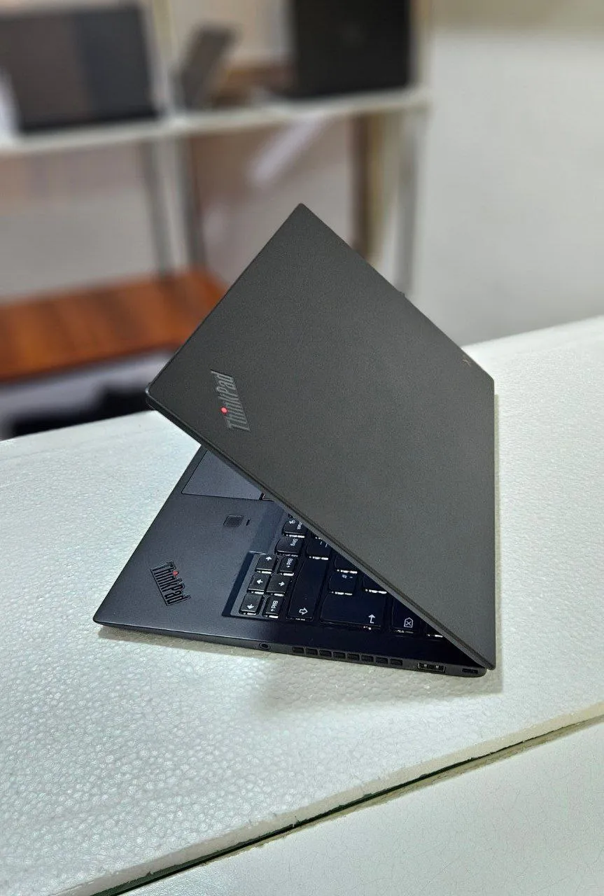 Lenovo X1 Carbon Laptop – photo 3