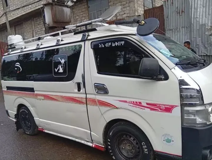 Toyota Hiace Van 2007 Manual – photo 4