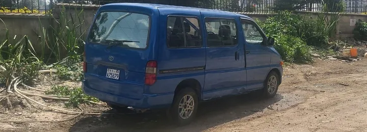 Toyota Hiace D4D 2003 Manual – photo 4