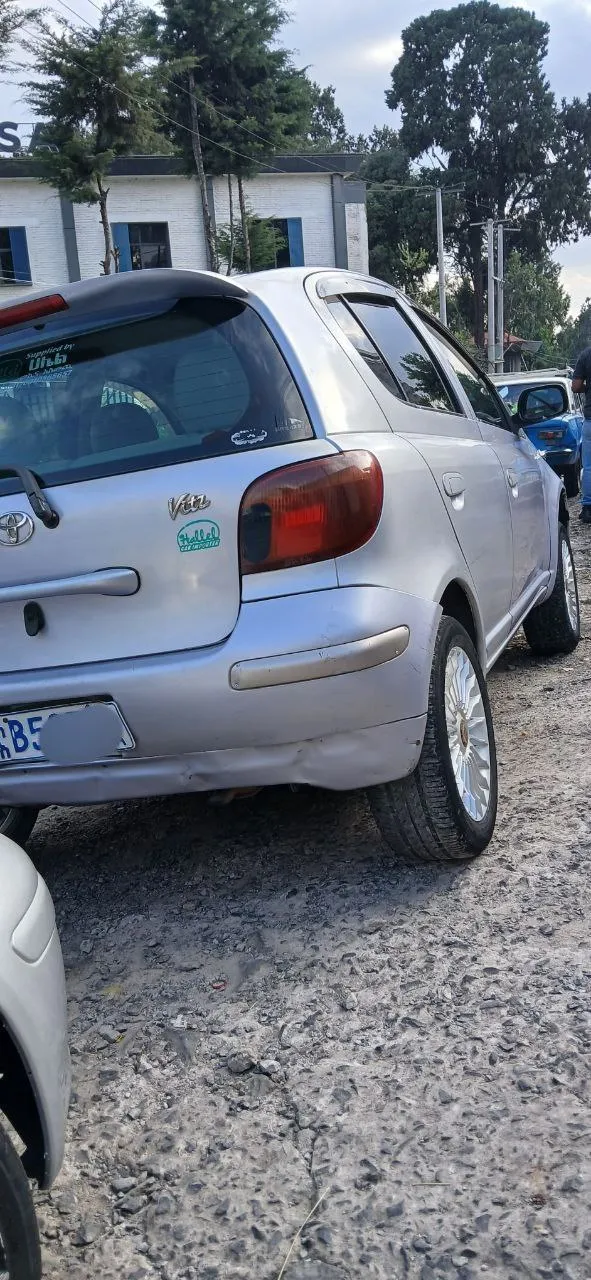 Toyota Vitz 2004 – photo 5