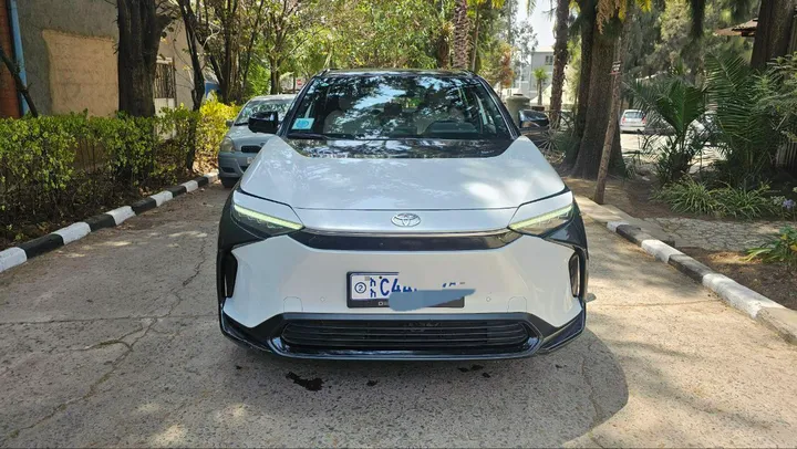 Toyota bZ4X AWD Electric 2023 – photo 3