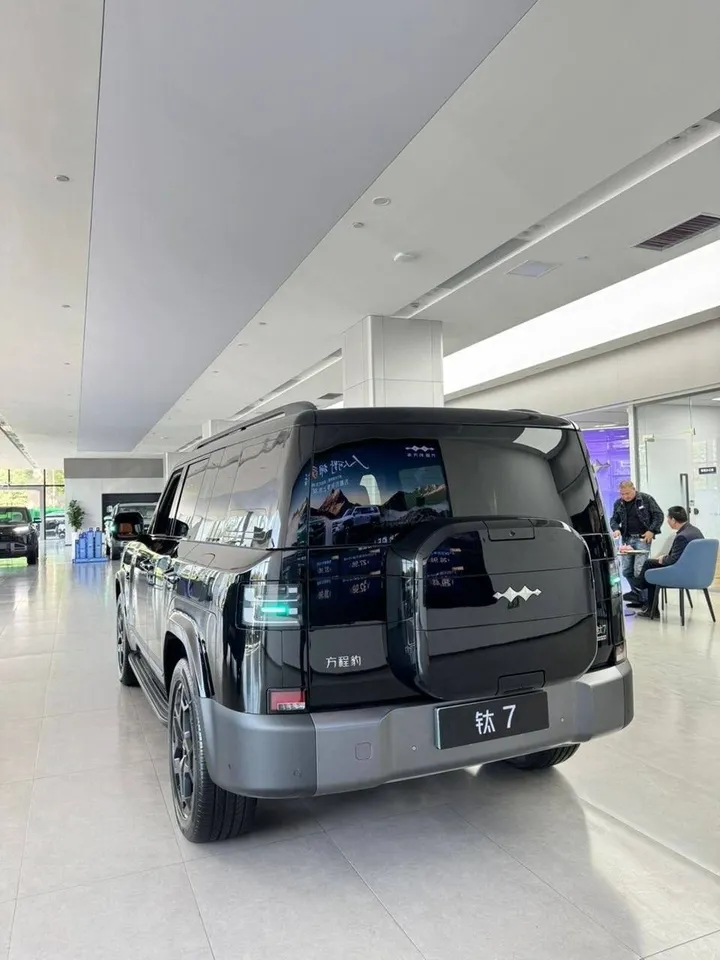BYD Leopard 7 Hybrid SUV 2025 – photo 7