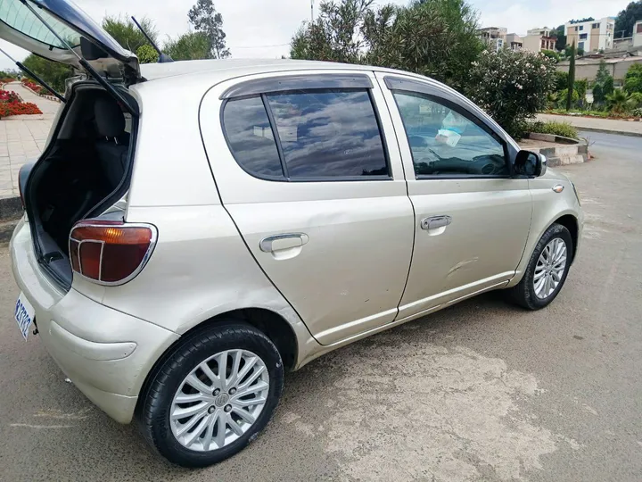 Toyota Vitz 2004 – photo 3