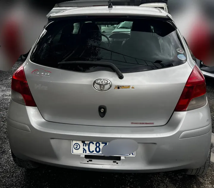 Toyota Compact Yaris 2010 Automatic – photo 9