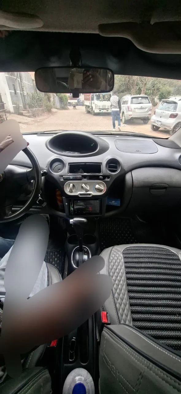 Toyota Vitz 2004 – photo 3
