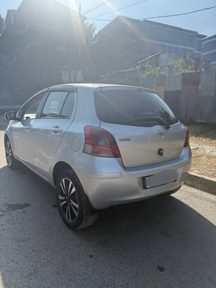 Toyota Yaris Compact 2010 – photo 7
