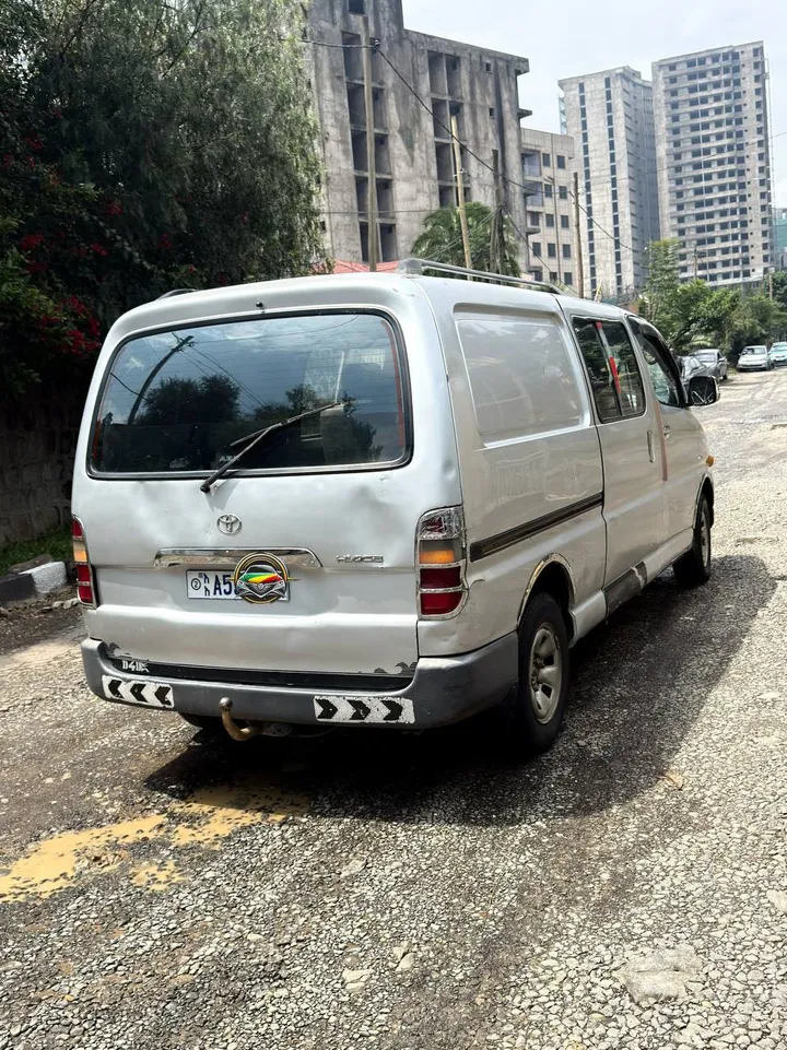 Toyota D4D 2005 Manual Van – photo 4