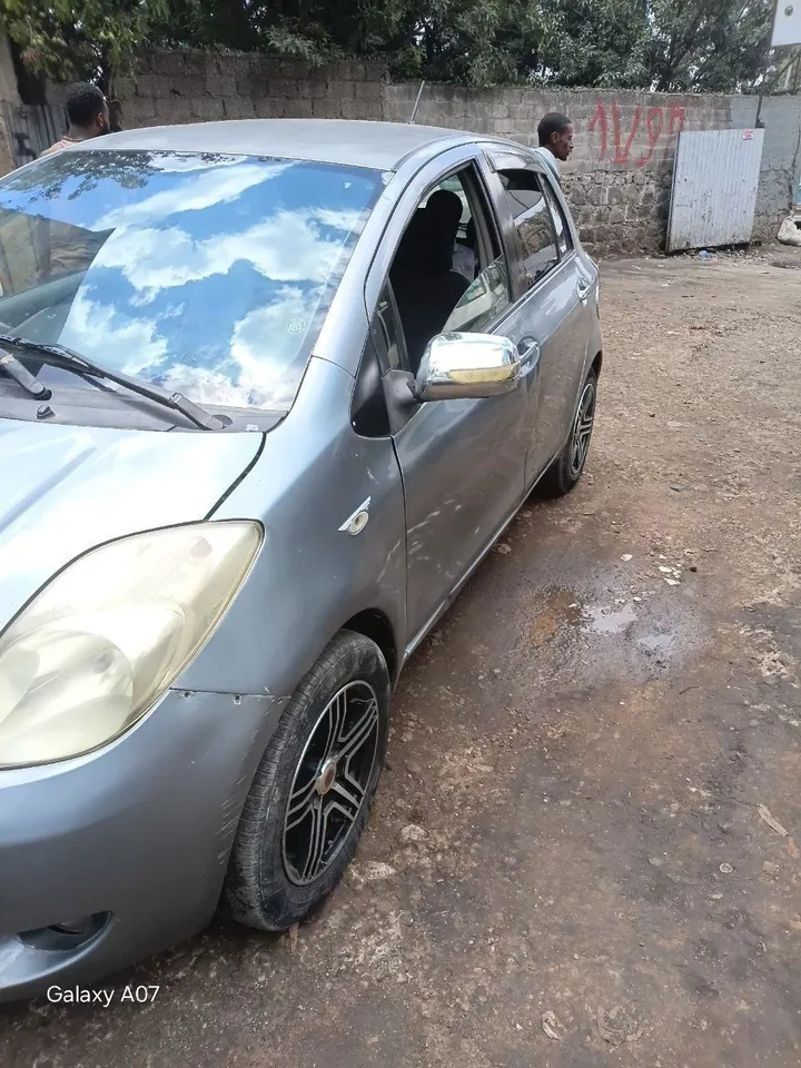 2007 Toyota Hatchback Car – photo 3