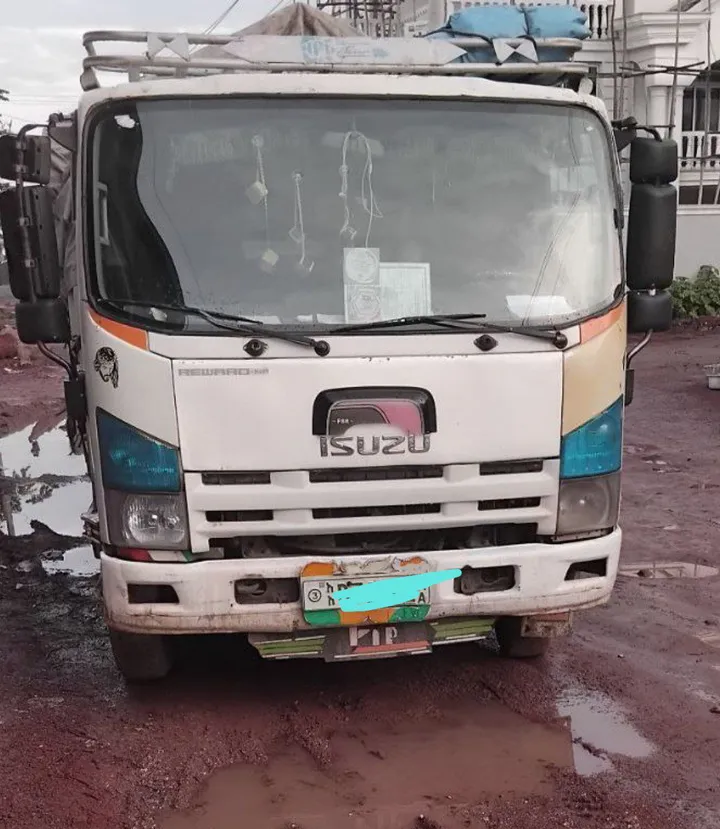 Isuzu Cargo Truck 2010 Model – photo 4