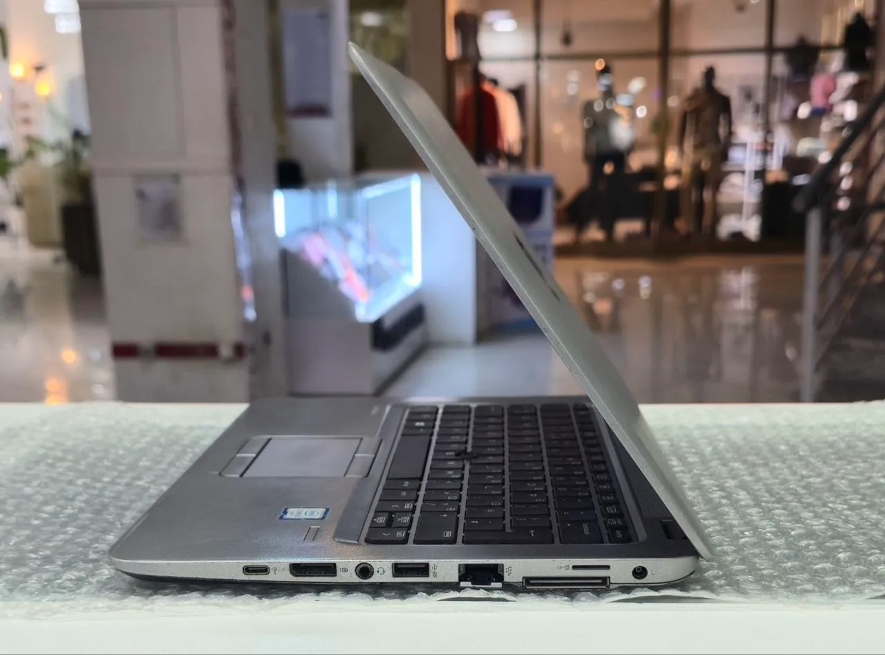 HP EliteBook 820 G3 Laptop – photo 3