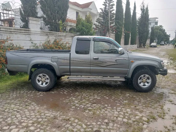 Toyota Hilux D4D 2005 Pickup – photo 3