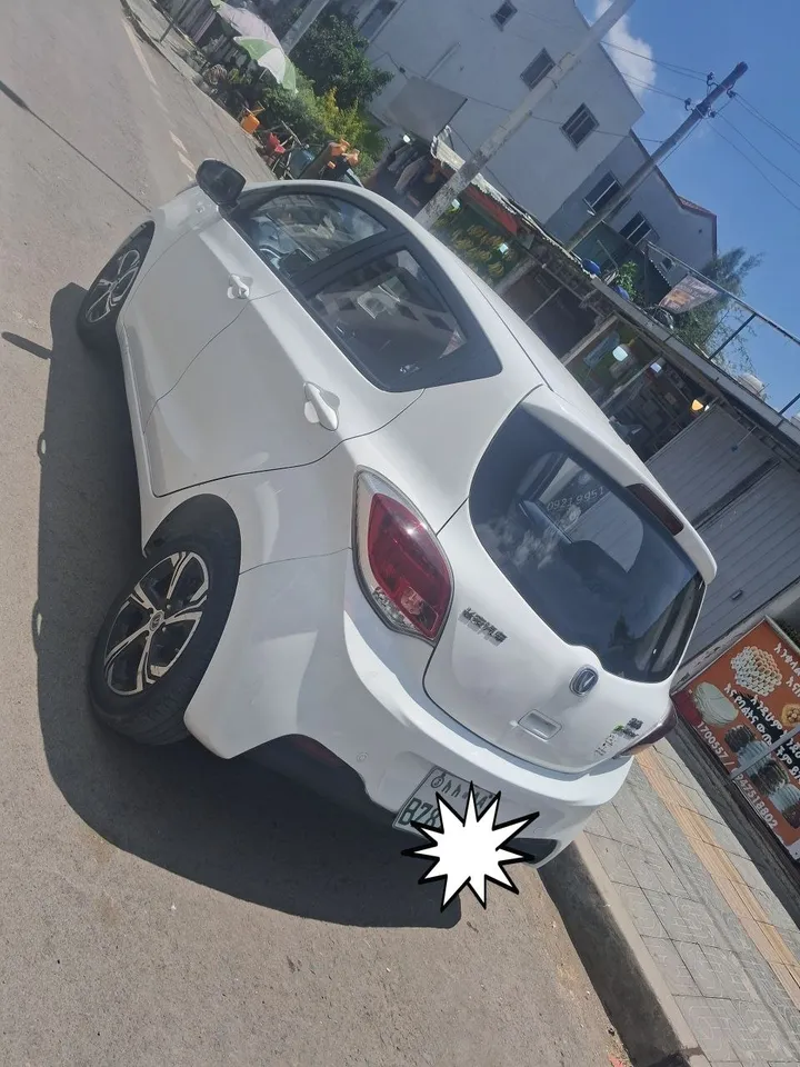 2023 Electric Hatchback White Car – photo 7