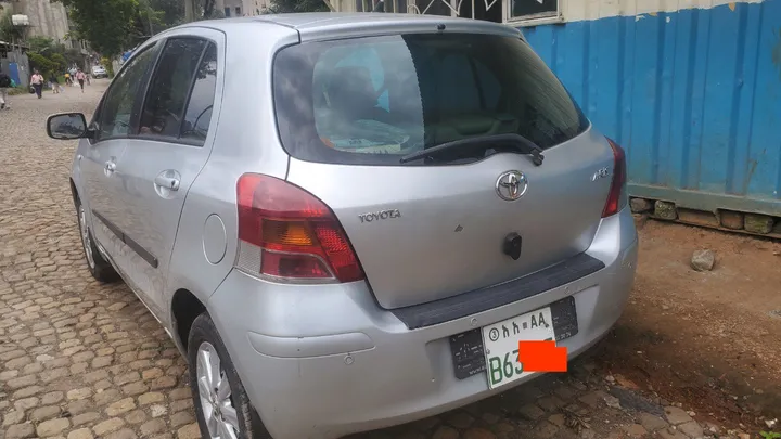 Toyota Yaris Compact 2009 Automatic – photo 4