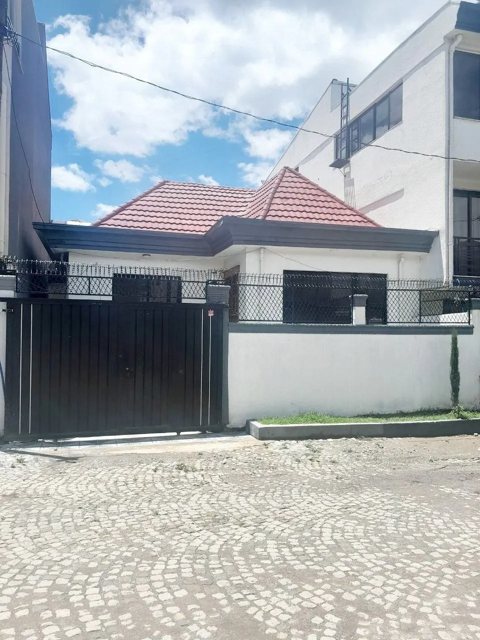 Modern 5 Bedroom Villa in Summit – photo 3