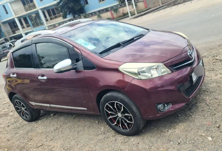 Toyota Yaris Jewela 2012 – photo 3