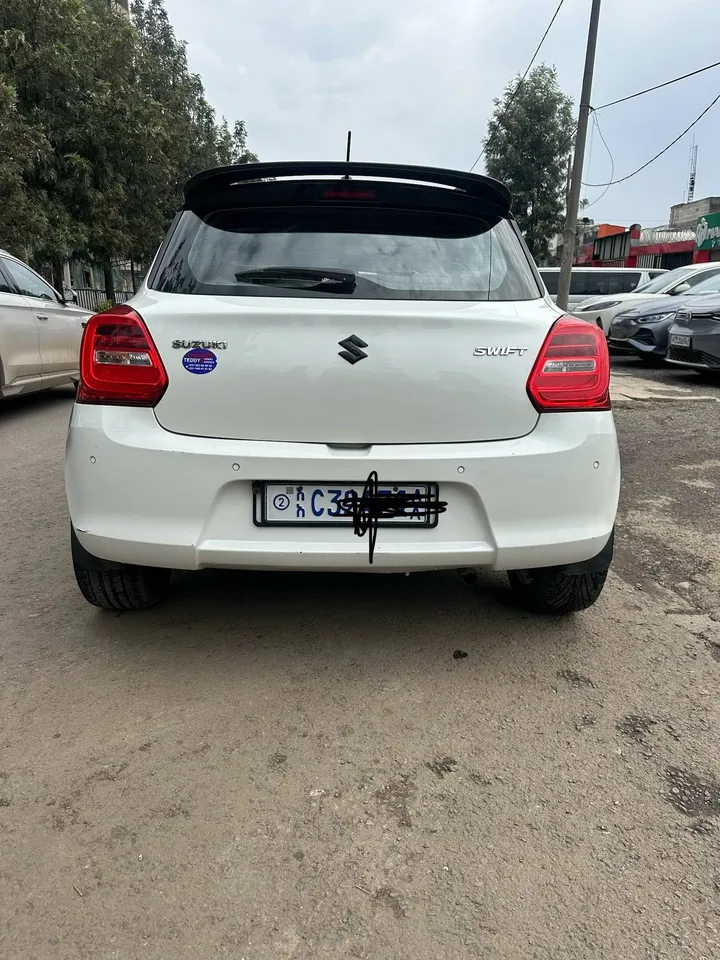 Suzuki Swift 2022 Automatic – photo 3