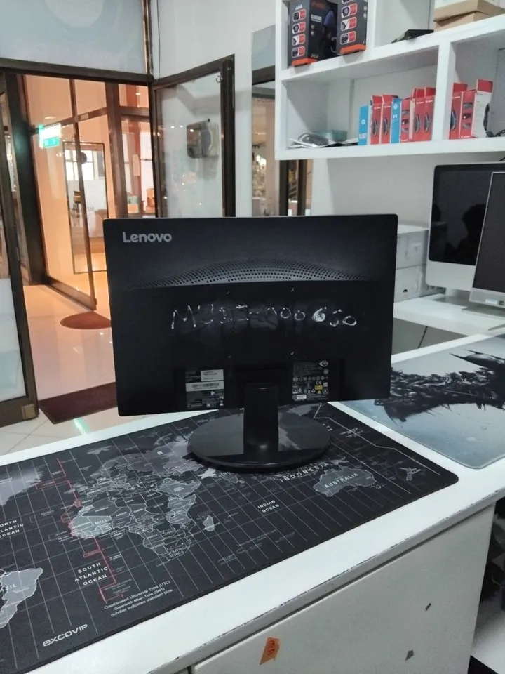 Lenovo 20 Inch Monitor – photo 4